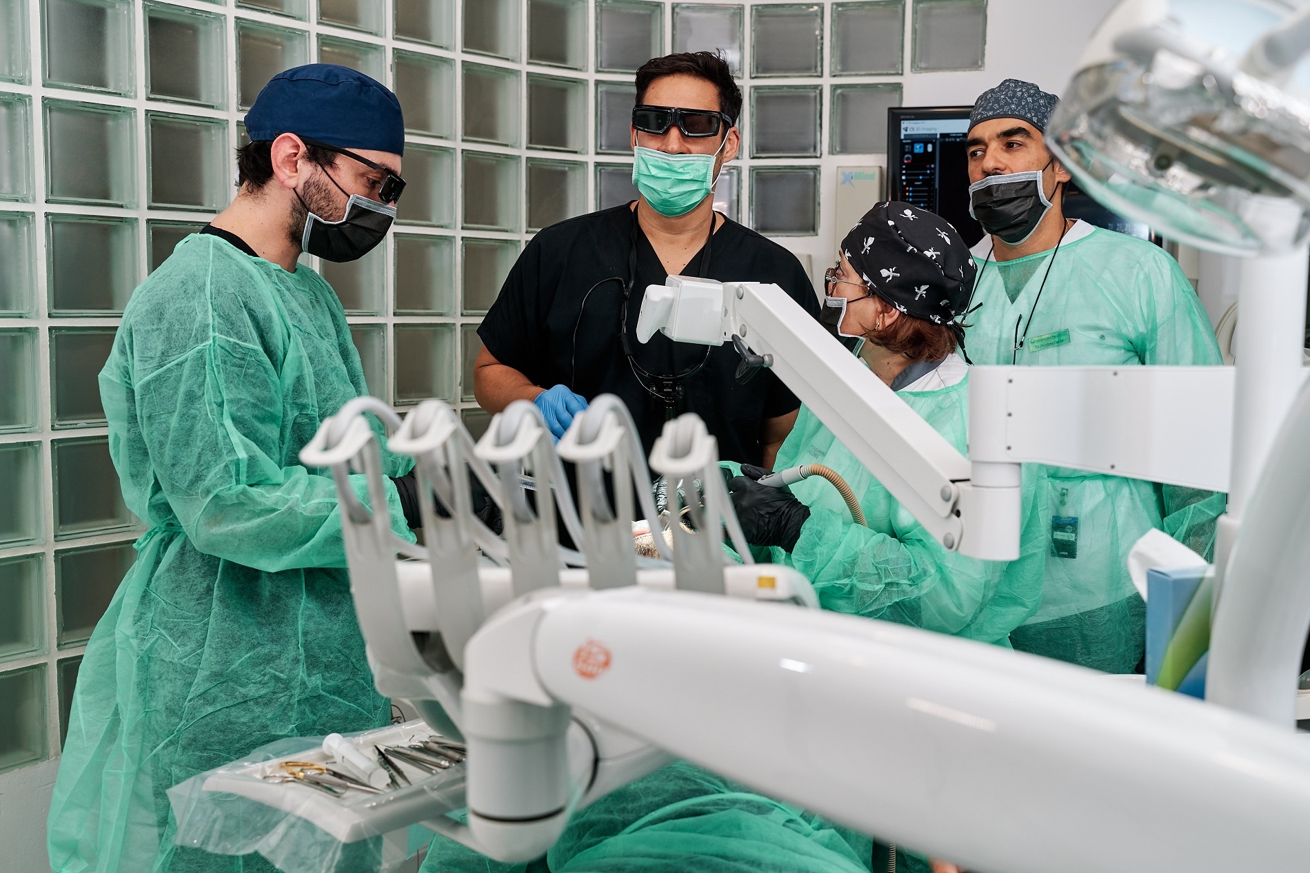 Cirugía dental realizada con microscopio 3D